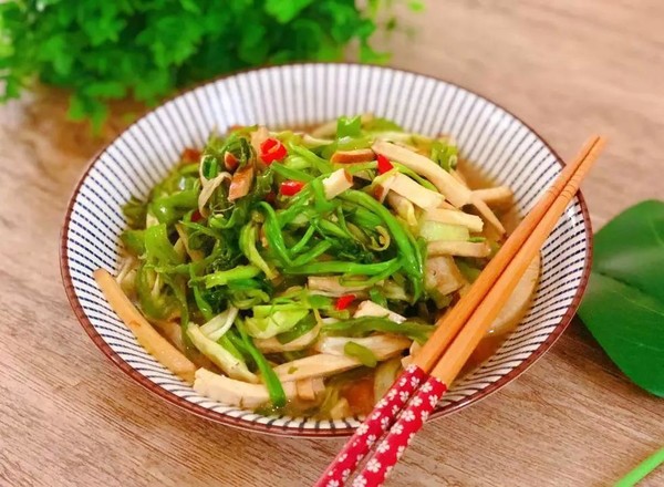 水芹炒香干的做法-家常味炒菜譜-易網(wǎng)健康養(yǎng)生網(wǎng) 水芹炒香干的做法-家常味炒菜譜