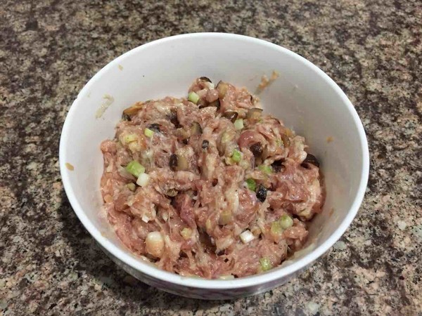 青椒釀肉的做法-咸鮮味煎菜譜-易網健康養生網 青椒釀肉的做法-咸鮮味煎菜譜