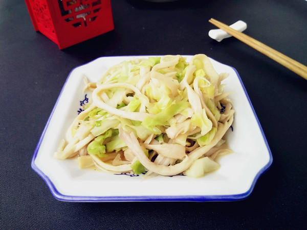 圓白菜燒杏鮑菇的做法-家常味燒菜譜-易網健康養生網 圓白菜燒杏鮑菇的做法-家常味燒菜譜