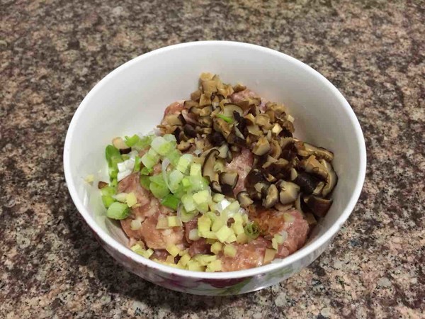 青椒釀肉的做法-咸鮮味煎菜譜-易網健康養生網 青椒釀肉的做法-咸鮮味煎菜譜