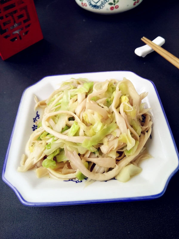 圓白菜燒杏鮑菇的做法-家常味燒菜譜-易網健康養生網 圓白菜燒杏鮑菇的做法-家常味燒菜譜