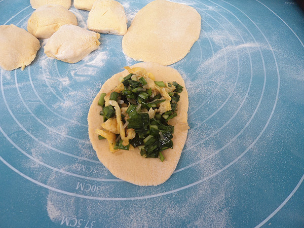 韭菜雞蛋餡混合面蒸餃的做法-咸鮮味蒸菜譜-易網健康養生網 韭菜雞蛋餡混合面蒸餃的做法-咸鮮味蒸菜譜