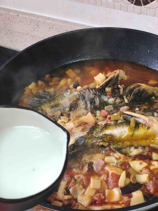 酸豆角筍丁臘肉燒昂刺魚的做法-咸鮮味燒菜譜-易網健康養生網 酸豆角筍丁臘肉燒昂刺魚的做法-咸鮮味燒菜譜