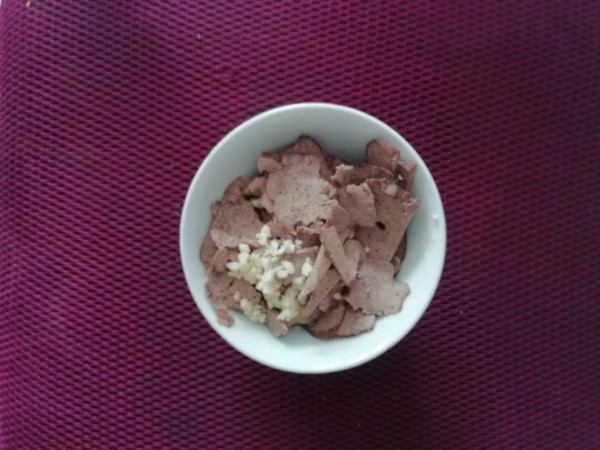 蔥花涼拌豬肝的做法-家常味拌菜譜-易網健康養生網 蔥花涼拌豬肝的做法-家常味拌菜譜