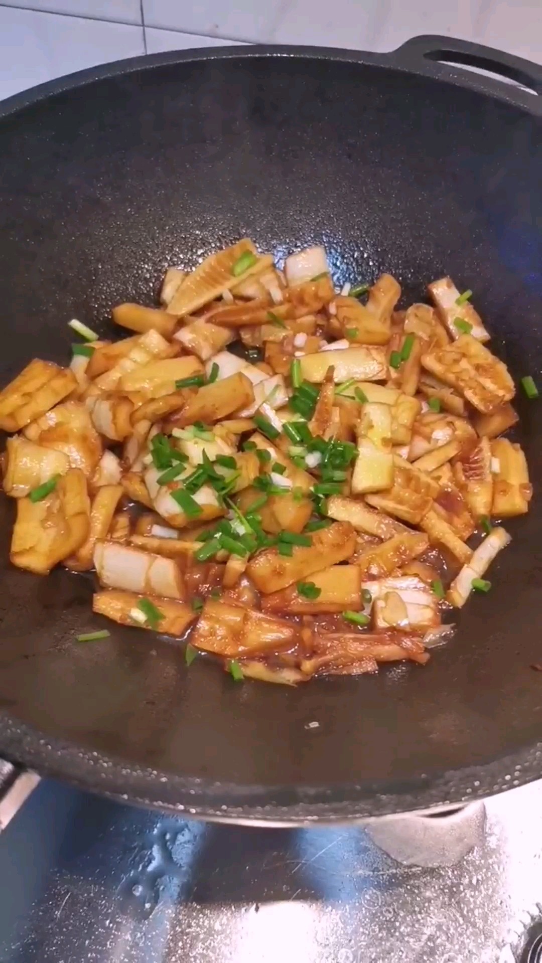 油燜春筍的做法-家常味炒菜譜