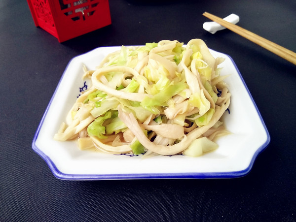 圓白菜燒杏鮑菇的做法-家常味燒菜譜-易網健康養生網 圓白菜燒杏鮑菇的做法-家常味燒菜譜
