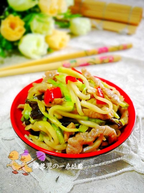 鮮榨菜木耳肉絲的做法-咸鮮味炒菜譜