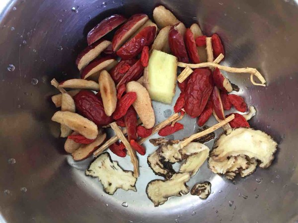 當歸黨參紅棗雞湯的做法-家常味燉菜譜