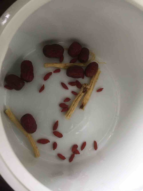 清甜瘦肉燉湯的做法-其它口味燉菜譜-易網健康養生網 清甜瘦肉燉湯的做法-其它口味燉菜譜