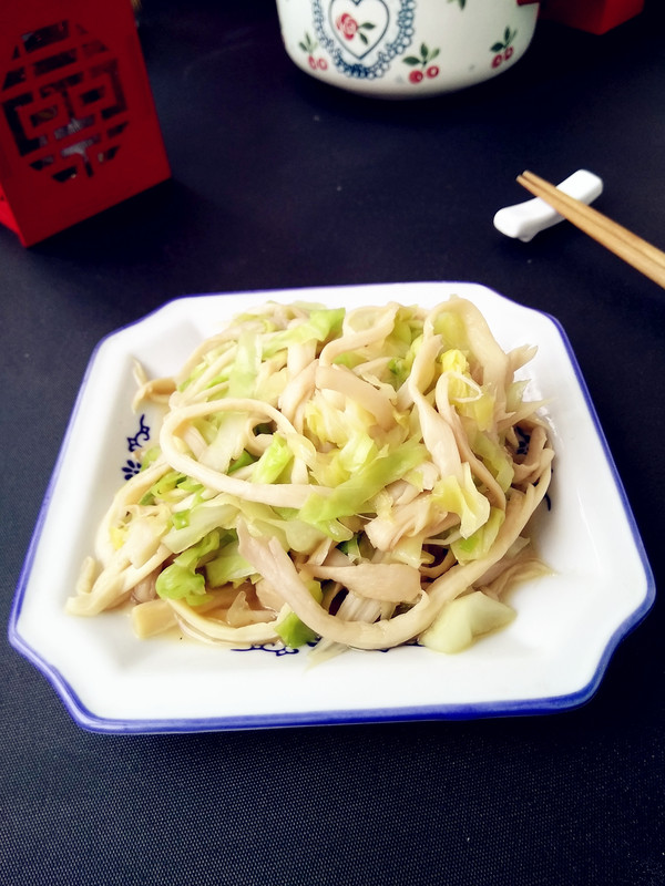 圓白菜燒杏鮑菇的做法-家常味燒菜譜-易網健康養生網 圓白菜燒杏鮑菇的做法-家常味燒菜譜