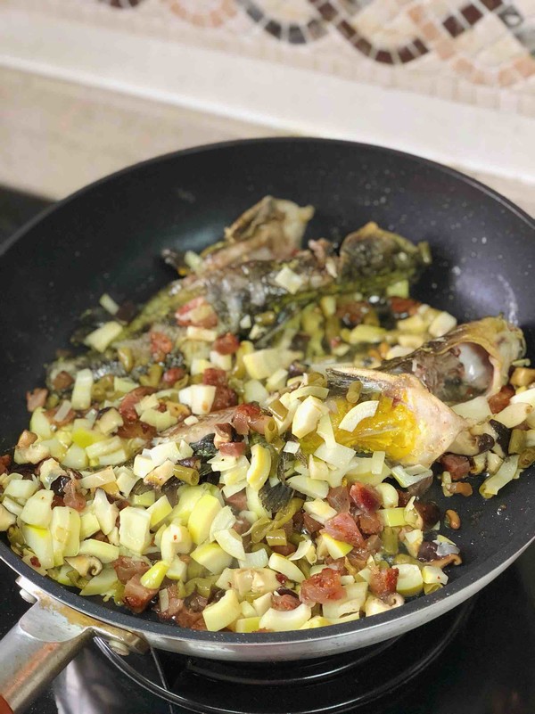 酸豆角筍丁臘肉燒昂刺魚的做法-咸鮮味燒菜譜-易網健康養生網 酸豆角筍丁臘肉燒昂刺魚的做法-咸鮮味燒菜譜