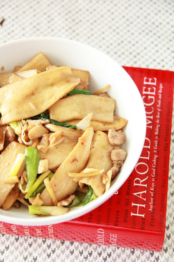 蠔油杏鮑菇炒肉的做法-咸鮮味炒菜譜-易網(wǎng)健康養(yǎng)生網(wǎng) 蠔油杏鮑菇炒肉的做法-咸鮮味炒菜譜