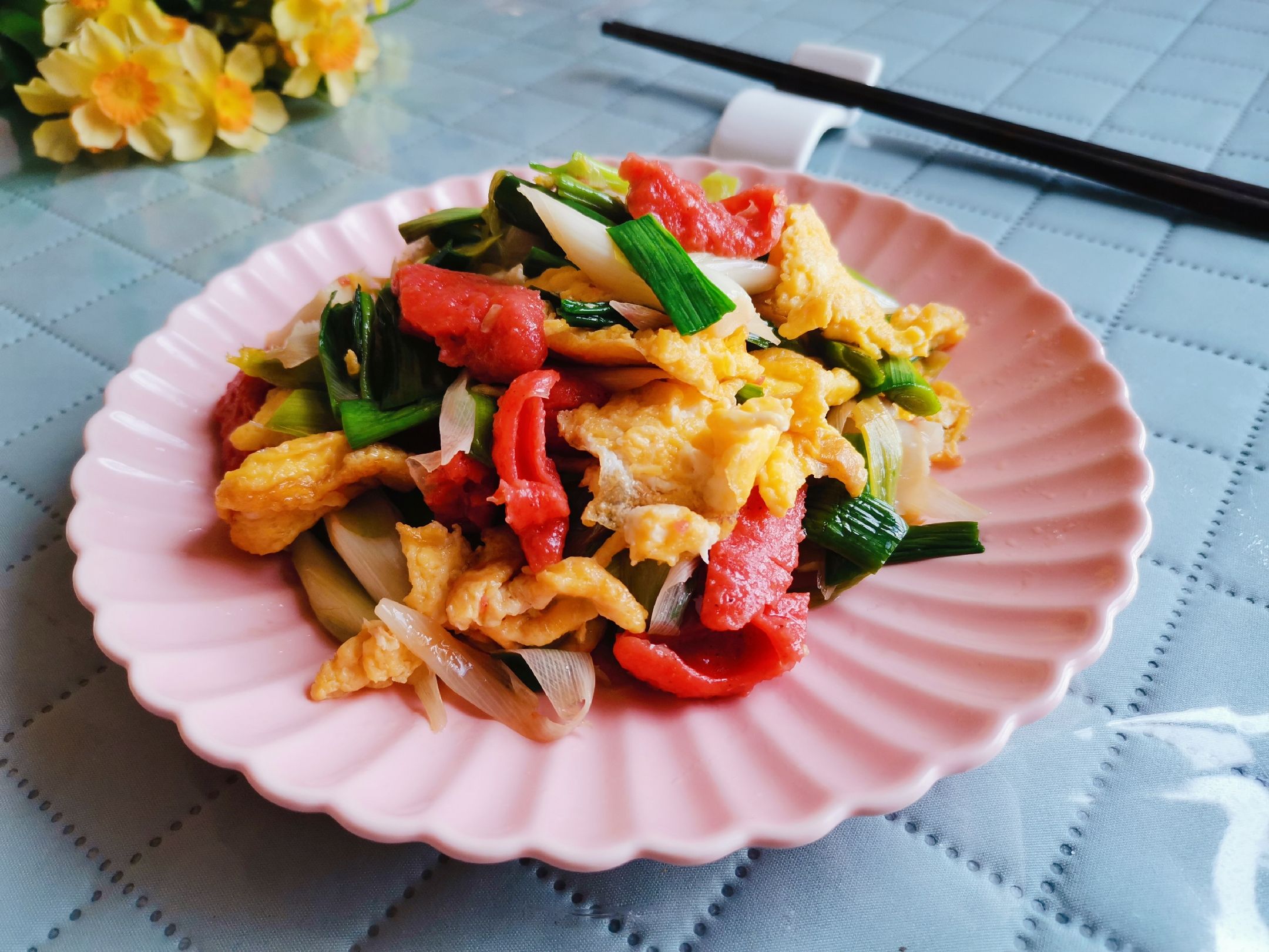 蒜苗紅腸炒雞蛋的做法-咸鮮味炒菜譜-易網健康養生網 蒜苗紅腸炒雞蛋的做法-咸鮮味炒菜譜