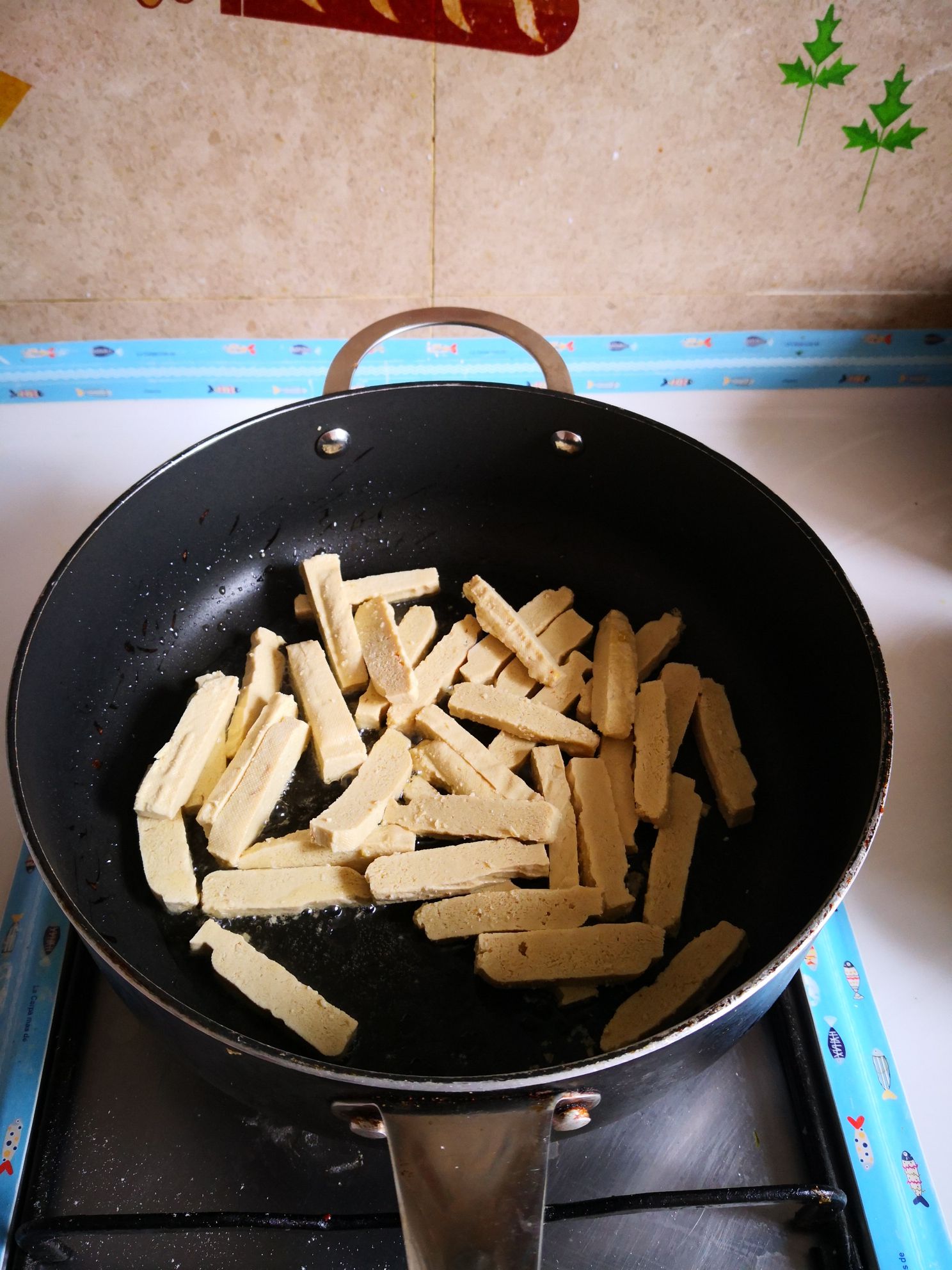 豆干炒木耳的做法-家常味炒菜譜