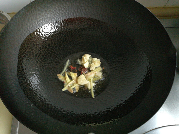 雞翅燉土豆的做法-家常味燉菜譜-易網(wǎng)健康養(yǎng)生網(wǎng) 雞翅燉土豆的做法-家常味燉菜譜