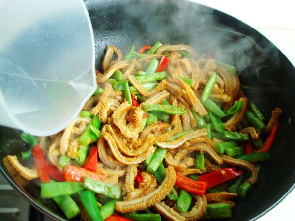 豆角炒牛肚的做法-家常味炒菜譜-易網健康養生網 豆角炒牛肚的做法-家常味炒菜譜
