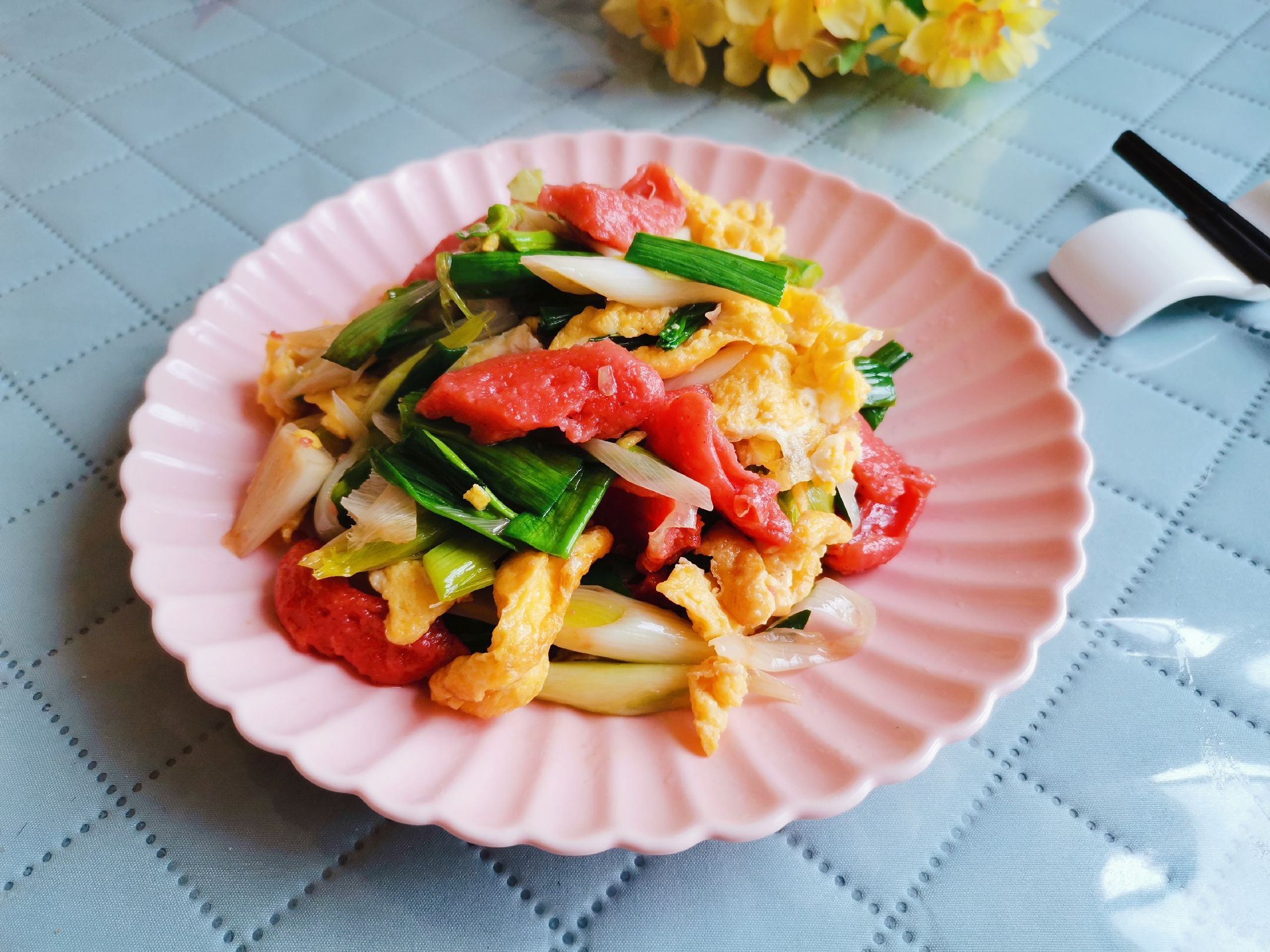 蒜苗紅腸炒雞蛋的做法-咸鮮味炒菜譜-易網健康養生網 蒜苗紅腸炒雞蛋的做法-咸鮮味炒菜譜
