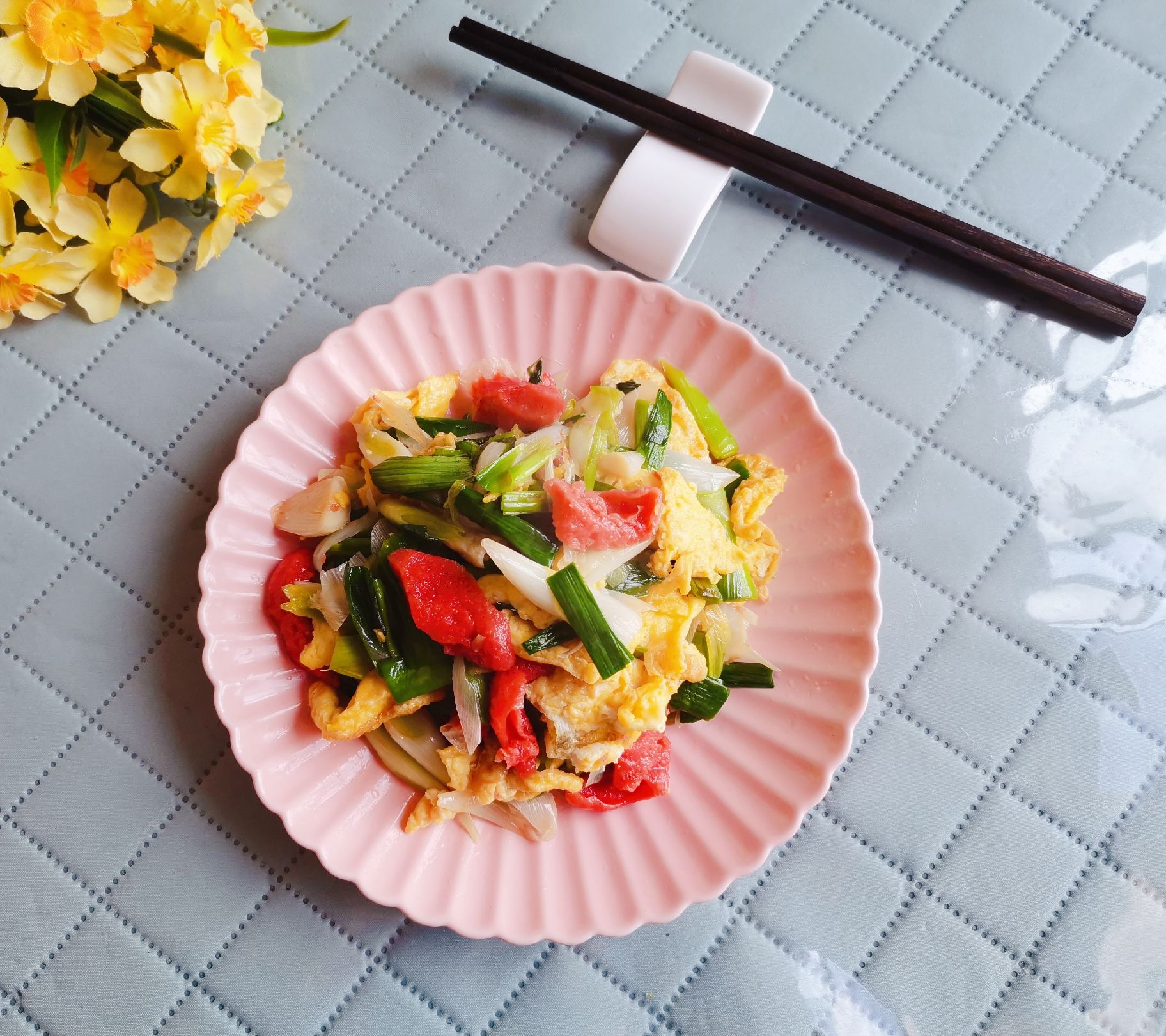 蒜苗紅腸炒雞蛋的做法-咸鮮味炒菜譜-易網健康養生網 蒜苗紅腸炒雞蛋的做法-咸鮮味炒菜譜