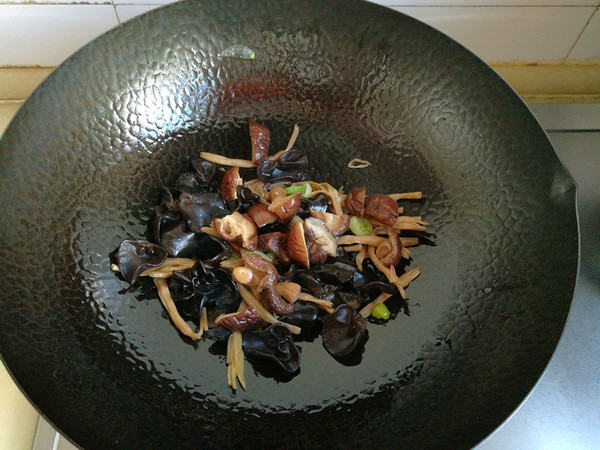 烤麩燴菜的做法-家常味燴菜譜-易網(wǎng)健康養(yǎng)生網(wǎng) 烤麩燴菜的做法-家常味燴菜譜