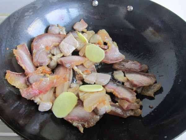 香菇燉臘肉的做法-家常味燉菜譜