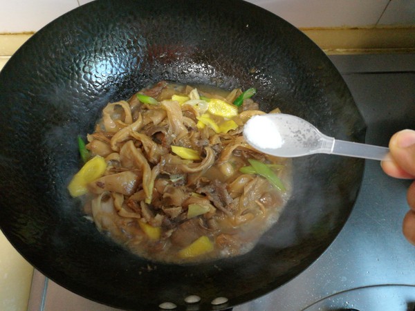 鳳尾菇炒肉的做法-家常味炒菜譜