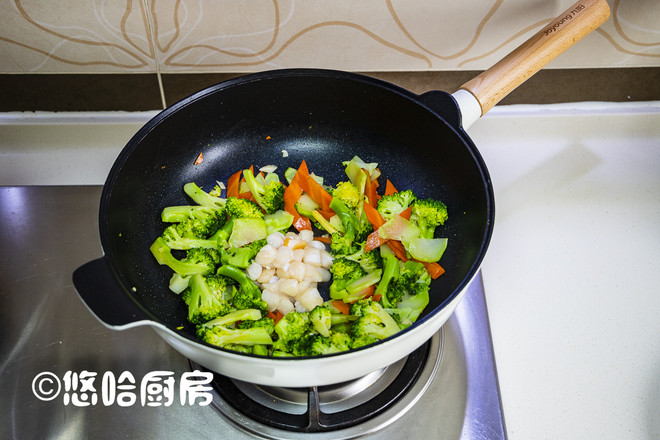 干貝炒西藍花的做法-家常味炒菜譜