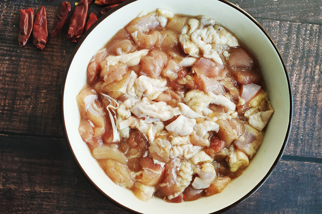 辣子雞丁的做法-麻辣味炒菜譜