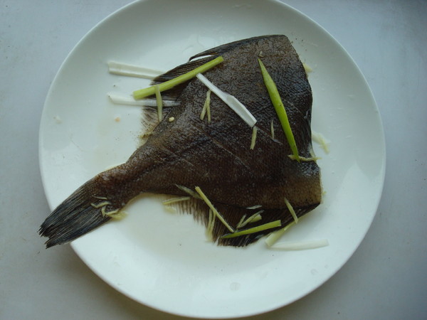 清蒸黃金鰈魚的做法-家常味蒸菜譜-易網(wǎng)健康養(yǎng)生網(wǎng) 清蒸黃金鰈魚的做法-家常味蒸菜譜