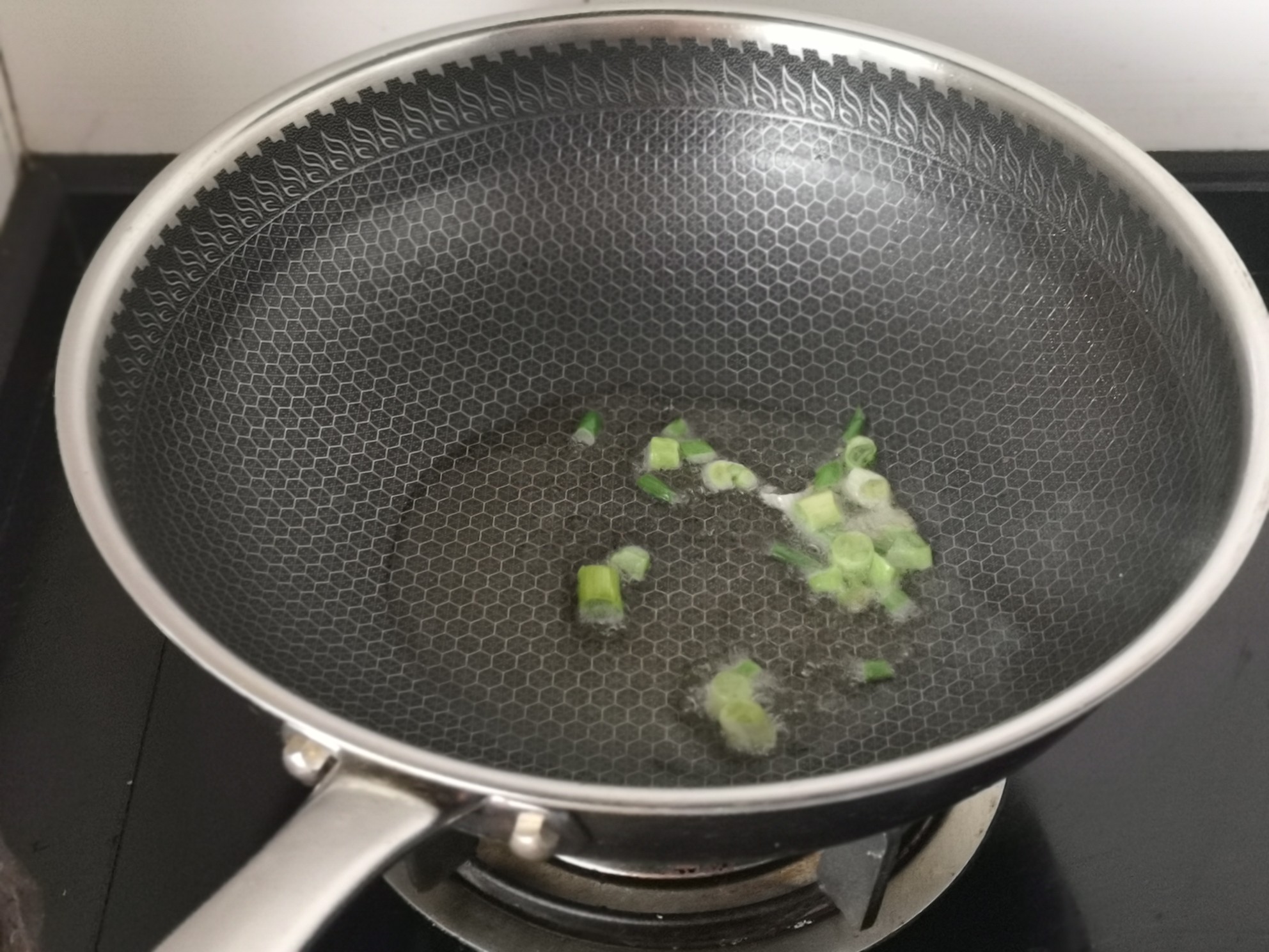 素炒墨魚仔的做法-家常味炒菜譜