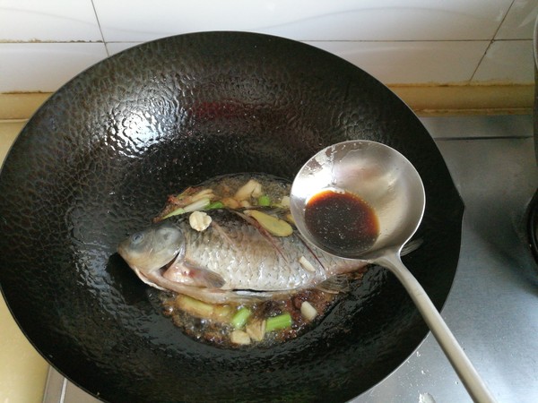 寬粉針菇燉鯽魚的做法-家常味燉菜譜-易網健康養生網 寬粉針菇燉鯽魚的做法-家常味燉菜譜