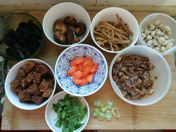 烤麩燴菜的做法-家常味燴菜譜-易網(wǎng)<a href=http://www.aoa7937.com/ target=_blank class=infotextkey>健康養(yǎng)生</a>網(wǎng) 烤麩燴菜的做法-家常味燴菜譜