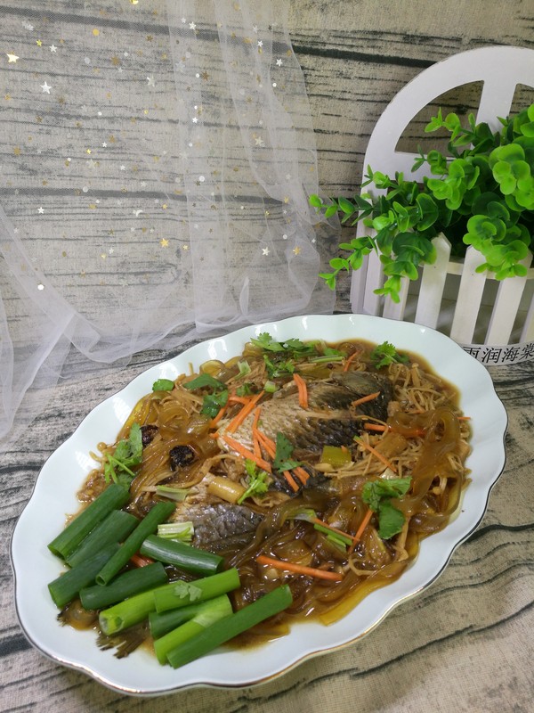 寬粉針菇燉鯽魚的做法-家常味燉菜譜-易網健康養生網 寬粉針菇燉鯽魚的做法-家常味燉菜譜