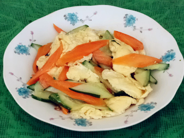 胡蘿卜黃瓜炒雞蛋的做法-咸鮮味炒菜譜-易網(wǎng)健康養(yǎng)生網(wǎng) 胡蘿卜黃瓜炒雞蛋的做法-咸鮮味炒菜譜