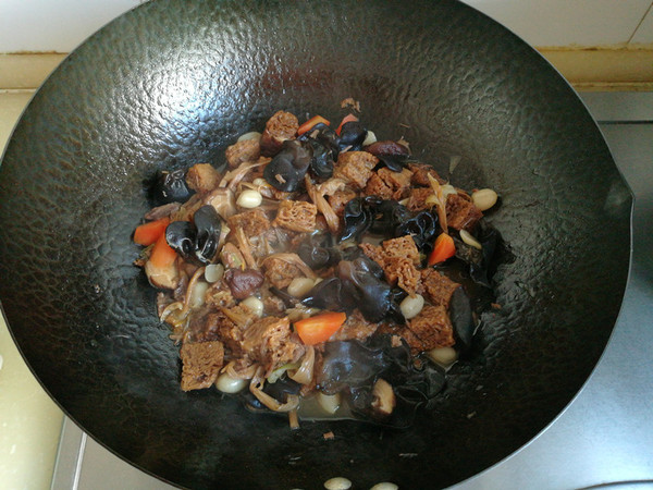 烤麩燴菜的做法-家常味燴菜譜-易網(wǎng)健康養(yǎng)生網(wǎng) 烤麩燴菜的做法-家常味燴菜譜