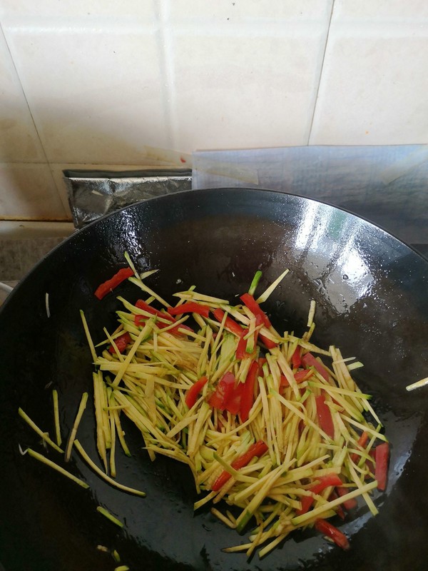 小瓜炒肉絲的做法-家常味炒菜譜