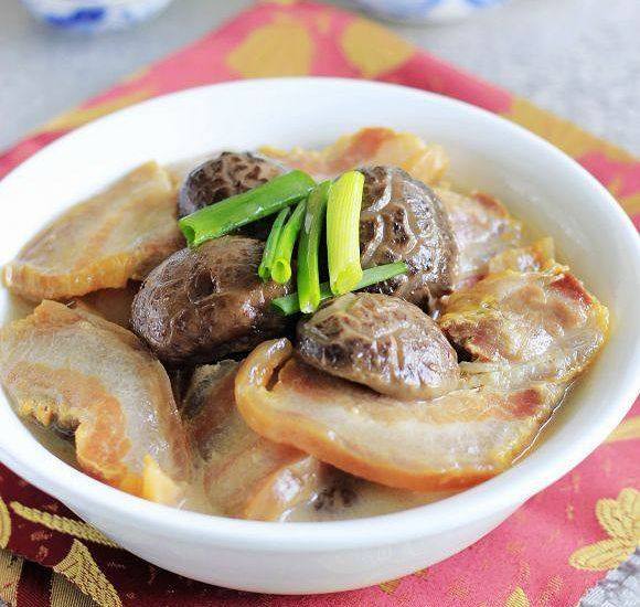 香菇燉臘肉的做法-家常味燉菜譜-易網健康養生網 香菇燉臘肉的做法-家常味燉菜譜