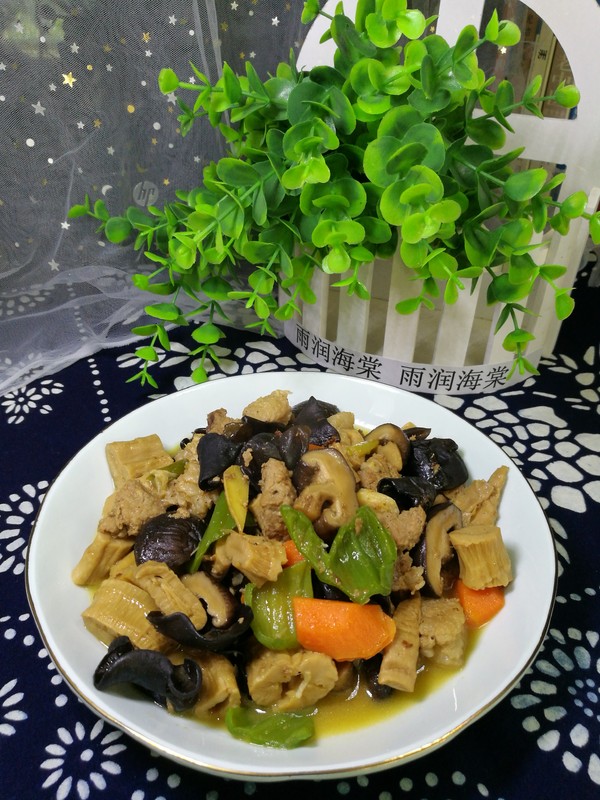 牛肉筍干大雜燴的做法-家常味燴菜譜-易網健康養生網 牛肉筍干大雜燴的做法-家常味燴菜譜