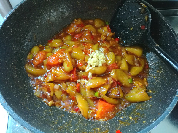 魚香茄子的做法-家常味炒菜譜