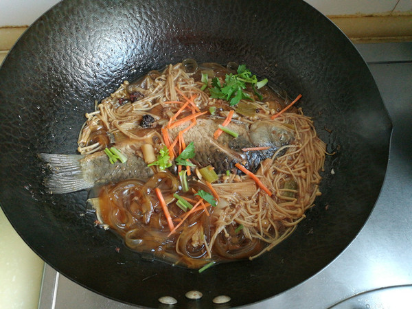 寬粉針菇燉鯽魚的做法-家常味燉菜譜-易網健康養生網 寬粉針菇燉鯽魚的做法-家常味燉菜譜