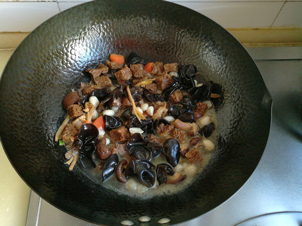 烤麩燴菜的做法-家常味燴菜譜-易網(wǎng)健康養(yǎng)生網(wǎng) 烤麩燴菜的做法-家常味燴菜譜