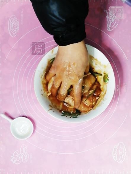 雞腿包飯的做法-咸鮮味烘焙菜譜-易網健康養生網 雞腿包飯的做法-咸鮮味烘焙菜譜