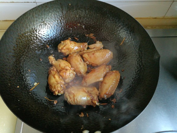 啤酒燉雞翅的做法-家常味燉菜譜-易網(wǎng)健康養(yǎng)生網(wǎng) 啤酒燉雞翅的做法-家常味燉菜譜