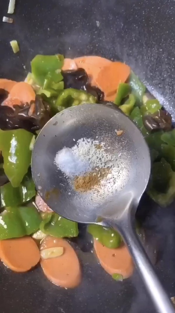 青椒炒雞蛋的做法-咸鮮味炒菜譜