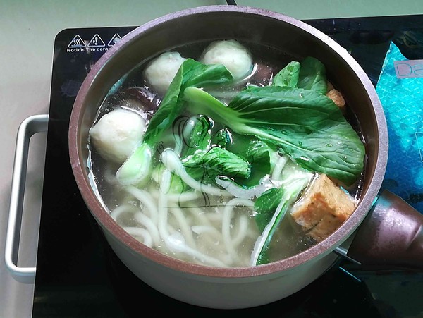 酸湯魚丸烏冬面的做法-酸辣味煮菜譜