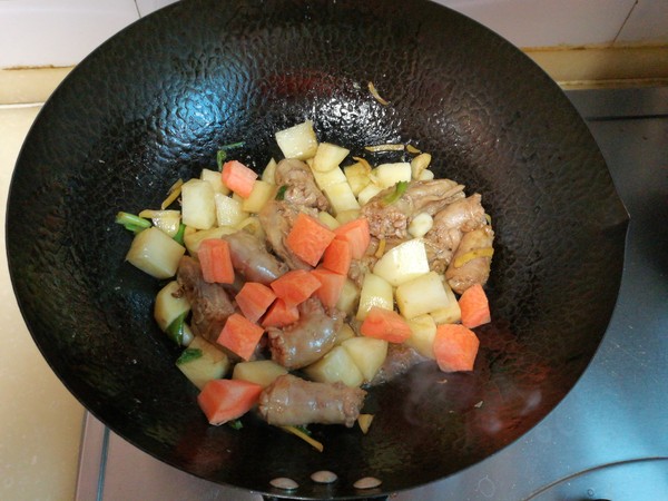 雞脖子燉土豆的做法-家常味燉菜譜