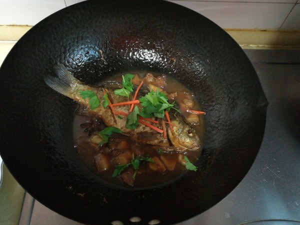 回鍋肉燉鯽魚的做法-家常味燉菜譜-易網健康養生網 回鍋肉燉鯽魚的做法-家常味燉菜譜
