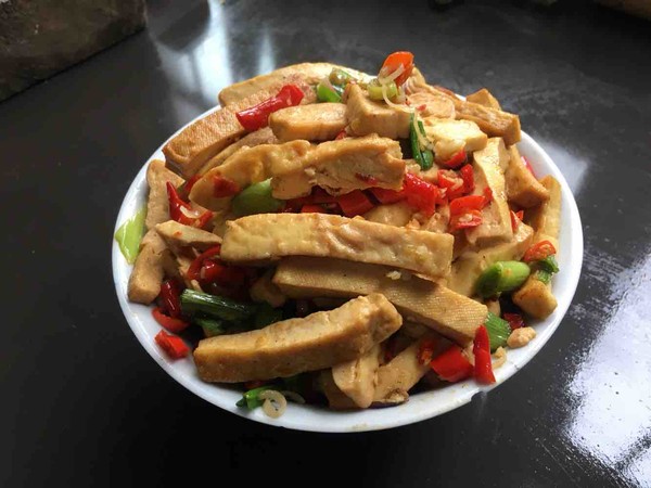 小炒香干的做法-家常味炒菜譜-易網健康養生網 小炒香干的做法-家常味炒菜譜
