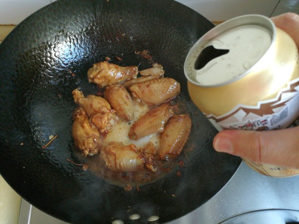 啤酒燉雞翅的做法-家常味燉菜譜-易網(wǎng)健康養(yǎng)生網(wǎng) 啤酒燉雞翅的做法-家常味燉菜譜