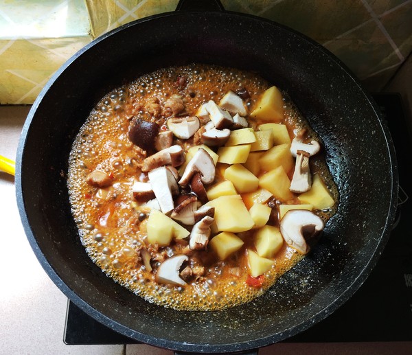 家常大盤雞的做法-香辣味煮菜譜-易網(wǎng)健康養(yǎng)生網(wǎng) 家常大盤雞的做法-香辣味煮菜譜