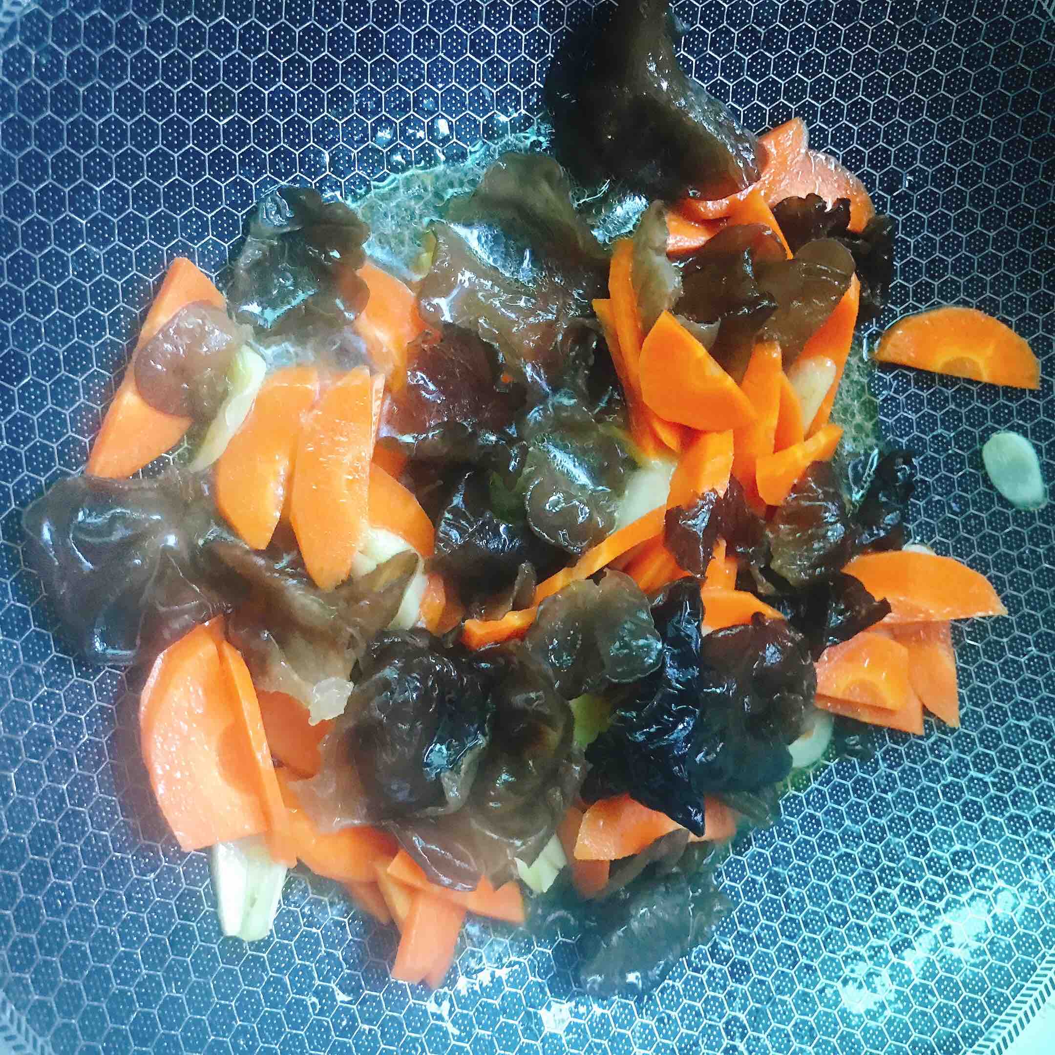 胡蘿卜炒木耳的做法-咸鮮味炒菜譜